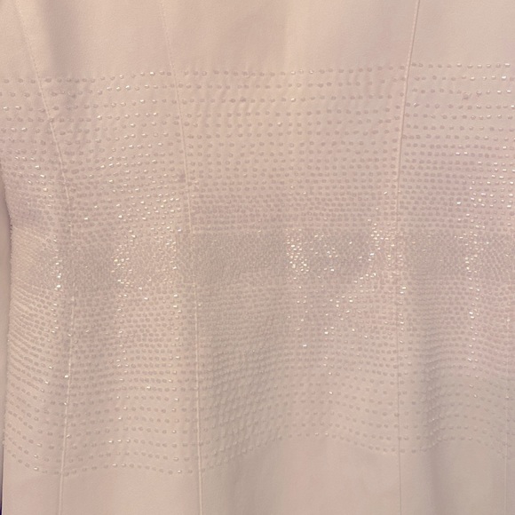 Solini Woman’s Suit, white, size 4 , 2 piece, 2 rhinestone buttons, beaded trim - Picture 6 of 7